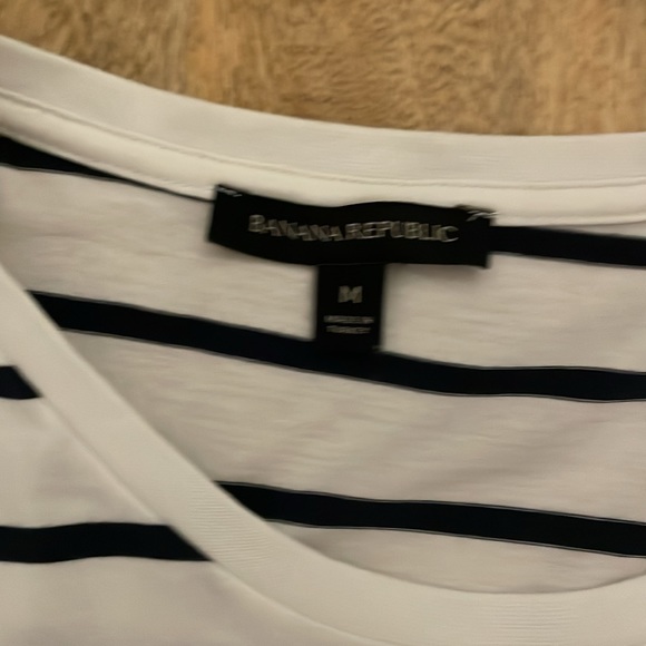 Banana Republic tshirt - Picture 2 of 2